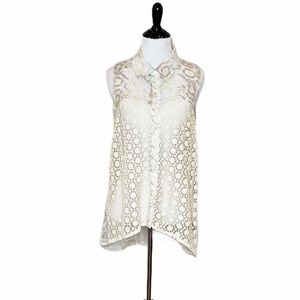 Love Stitch collared sleeveless crochet blouse